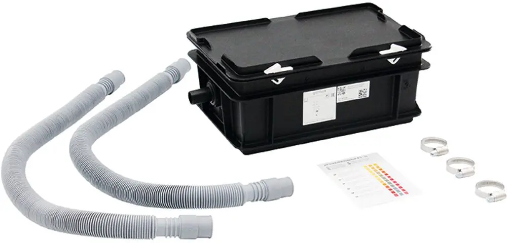 Schwarze Neutralisationsanlage von Grünbeck mit zwei flexiblen Schläuchen und drei Edelstahl-Klemmen, geliefert mit einer Anleitung zur Installation.